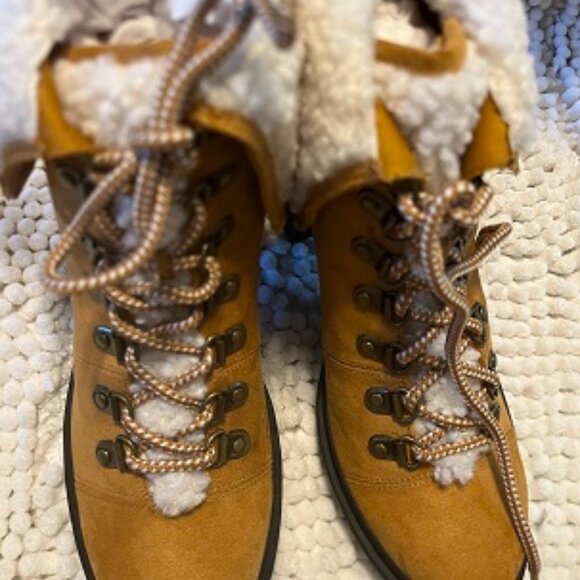 NWOB Rampage Women's Sage Lug Sole Hiker Booties Size 6.5 Brown - Picture 6 of 14